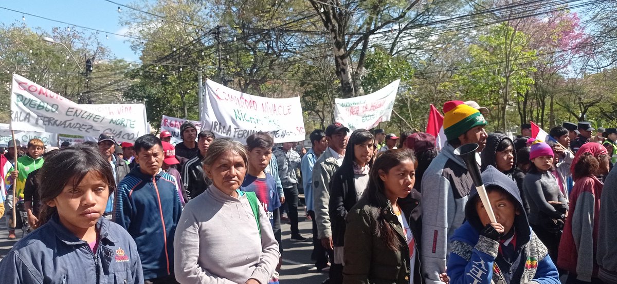 madeinparaguay's tweet photo. Por el microcentro de Asunción se desarrolla la marcha de los Pueblos Indígenas convocada por la #ANIVID con las consigas de tierra, territorio, salud, educación y desarrollo integral.

#MadeInPy https://t.co/AK7v9aTcY5