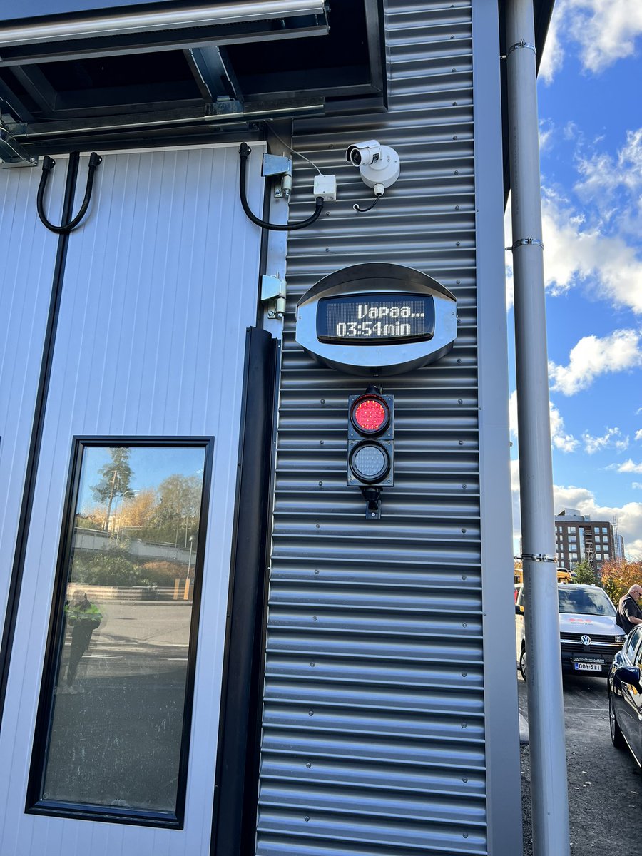 ABC Niittykummun uudistettu autopesu on avattu! Uudistuksessa kapasiteetti on tuplattu ja käytössä nyt kaksi pesuhallia. Lisäksi asiointia helpottaa pesulaskuri, josta näkee kätevästi jonotusajan. Vierestä löytyy polttonesteiden mittarikenttä ja vesi-ilmakaappi. <a href="/HOKElanto/">HOK-Elanto</a> #ABC