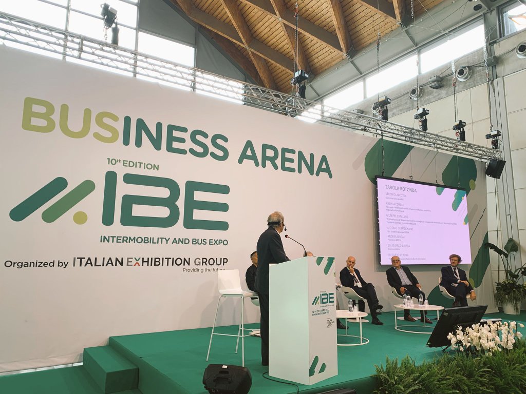 ANFIA_it's tweet photo. Nel corso della prima giornata, @gianmarcogiorda interviene all'evento inaugurale di #IBE22
#Riforme e #Investimenti al centro del 1° #forum nazionale della nuova #mobilità
#ANFIASocial https://t.co/Kz0BzqE5rS