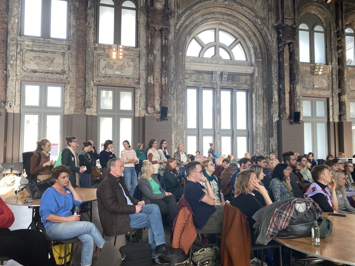 Uitwisselingsbeurs expertise anderstalige nieuwkomers, groot succes! 96 aanwezigen komende uit gans Vlaanderen. De nood is hoog, dank aan de okancoordinatoren van de 3 netten. Boodschap in de marge: 200 anderstalige nieuwkomers in A hebben nog geen school , recht op onderwijs ?