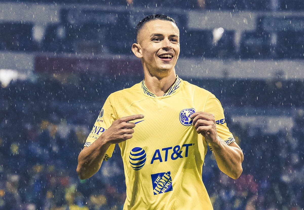 Alvaro10fidalgo's tweet photo. Felices 106 años @ClubAmerica Siempre agradecido por estar aquí 🦅 https://t.co/dWplDNIT56