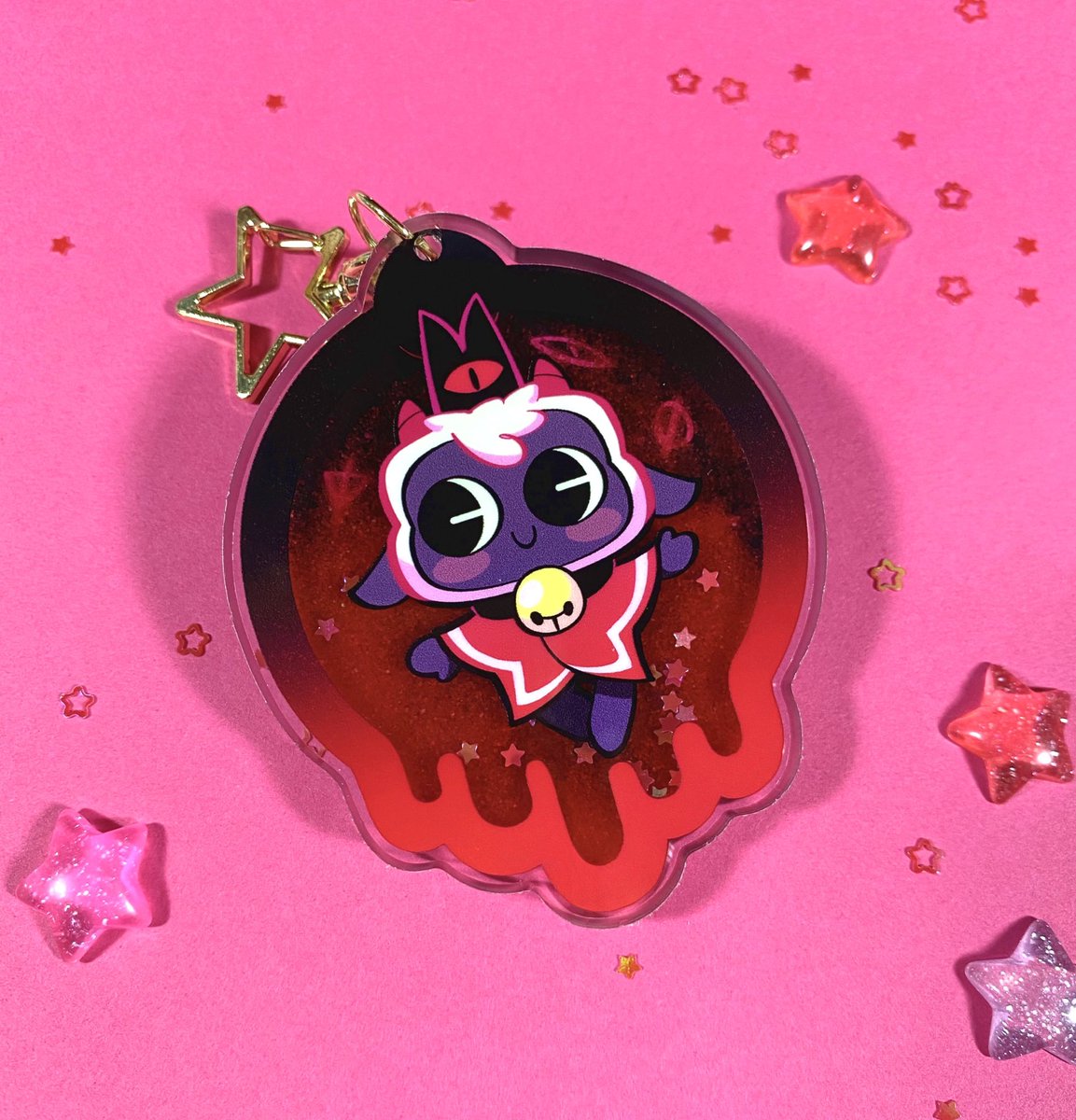 colliholly's tweet photo. After a bit of trial and error, my Cult of the Lamb shaker charms are finally here! These are my first ever liquid shaker charms - they’re 3″ tall and contain red sand, glitter and shaker oil.

They’re available now on my Etsy!
https://t.co/6z5ni7V6OU https://t.co/jsKgFXJ5Nz