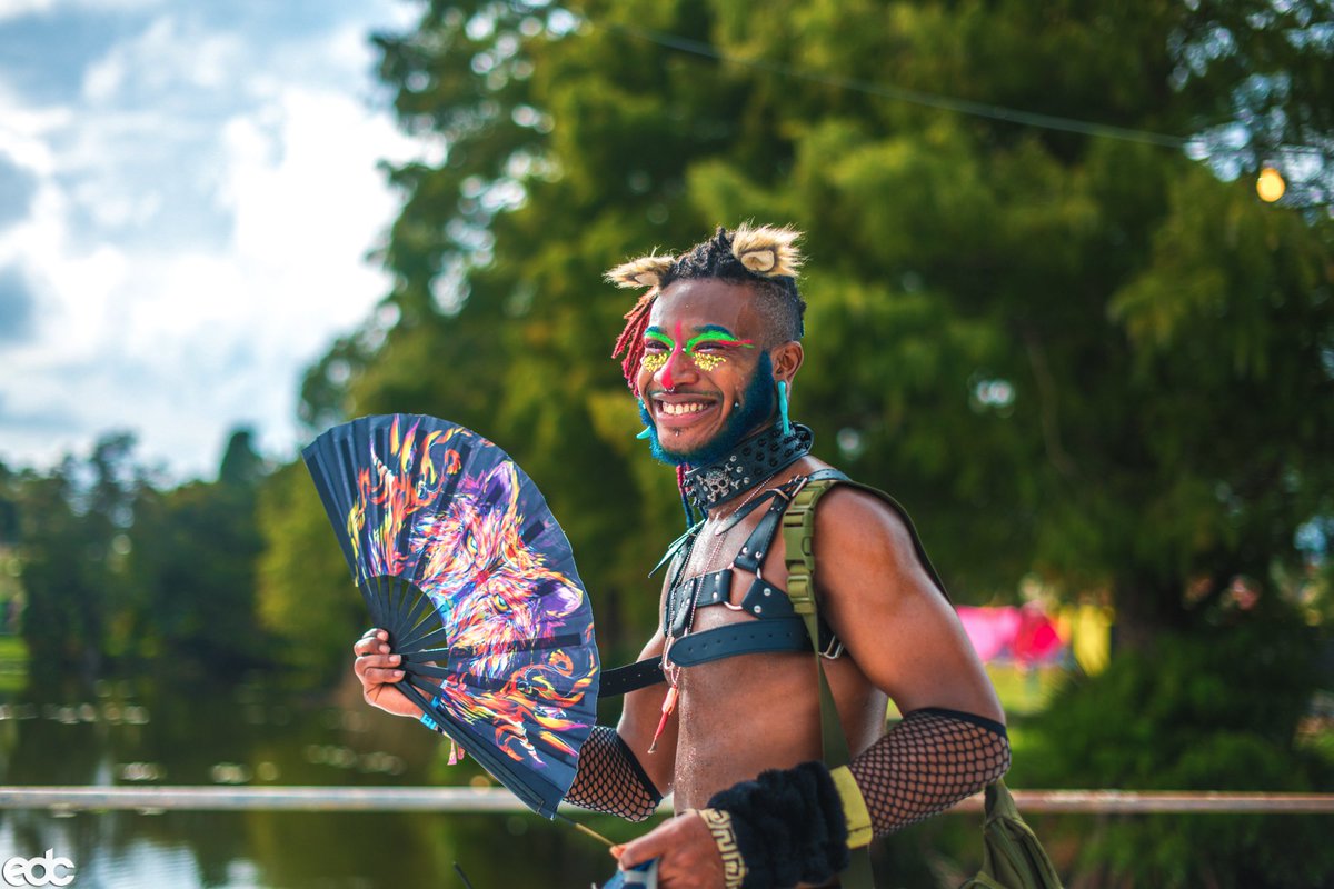 EDC_Orlando's tweet photo. โช ๐ผ #DaisyTip 1: What essentials can you not live without at #EDC? Reply to this tweet with items you bring to lead to a smooth, carefree festival experience!๐๐งข https://t.co/LYDwupHE6l