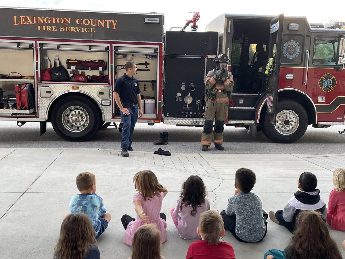 deerfieldlex1's tweet photo. @deerfieldlex1 Kindergarten Trailblazers enjoyed a special visit from our local firefighters this morning! Happy Fire Prevention Week! https://t.co/AbT7YlBPdl