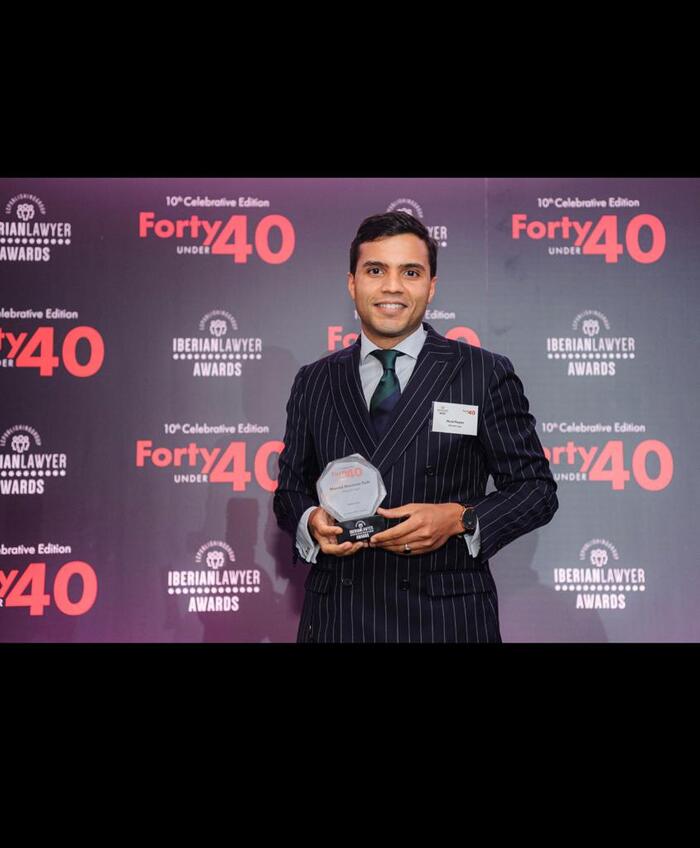 MELILLA_HOY's tweet photo. El joven abogado melillense, Morad Maanan, ha sido galardonado con el prestigioso premio ‘Forty under 40’

 https://t.co/PyNDwOfFJF https://t.co/GEcWUHPQuM