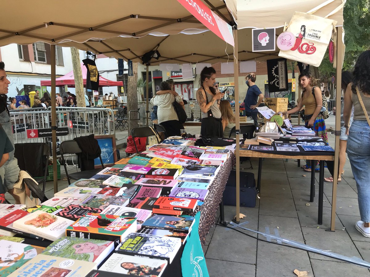 CooperaSec's tweet photo. A la #FiraESSSPoblesec hi trobaràs activitats, tallers i estands de gairebé una trentena d'entitats i col·lectius del barri vinculats a

🌱#TransicióEcosocial
🍅#ConsumResponsable
👩‍🍼#CriançaComunitària
🎭#Cultura
😷 #Salut 
🫶 #Cures i #Feminismes

https://t.co/PjxsPpSAhw https://t.co/VrUZEtBkYQ