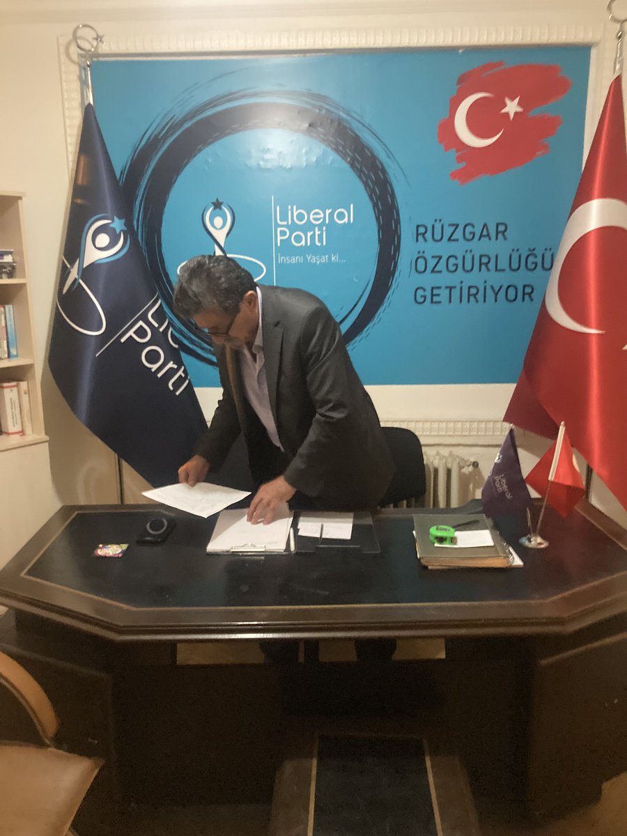Teşkilatlardan Sorumlu Genel Başkan Yardımcımız Sayın Hüseyin Tüzün çalışırken…
<a href="/HTLiberal/">Hüseyin Tüzün</a> 
@LiberalPartiTr