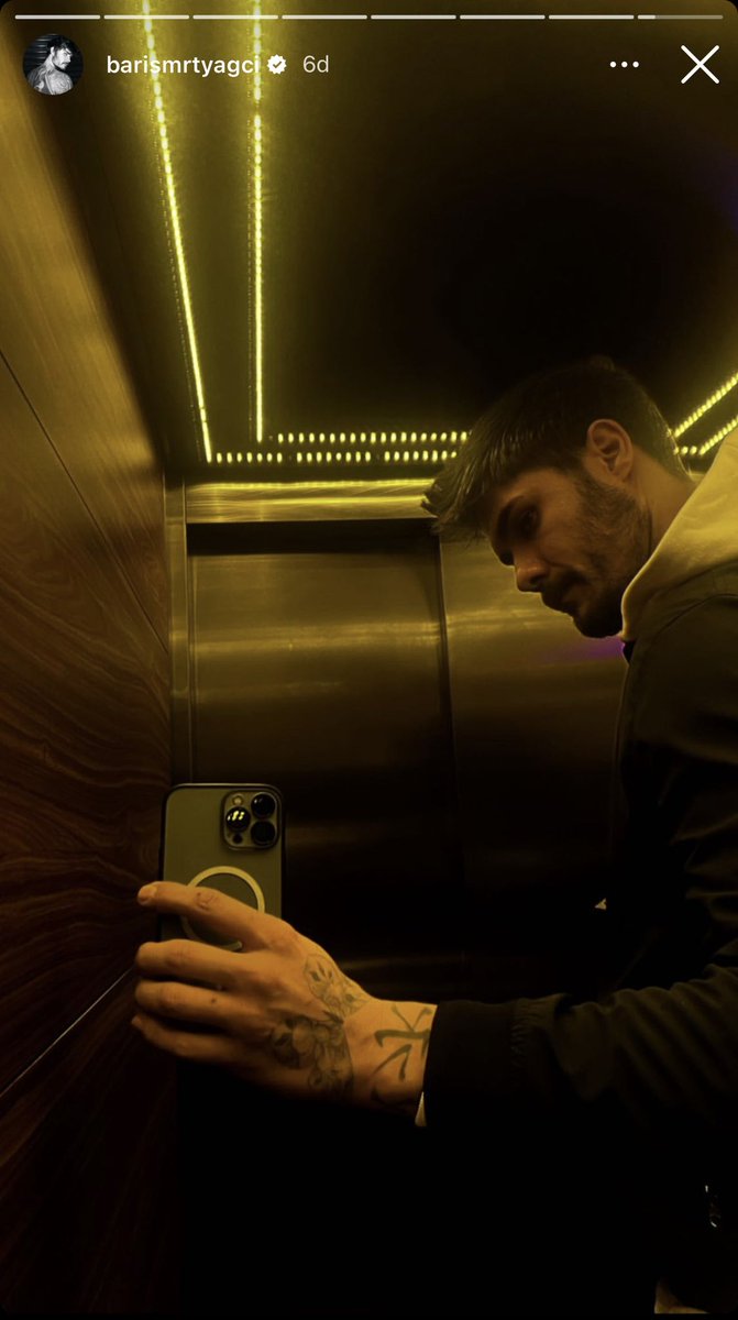 Asansörde değişik şekillerde selfie ✅😂 <a href="/barismrtyagci/">Barış Murat Yağcı</a>