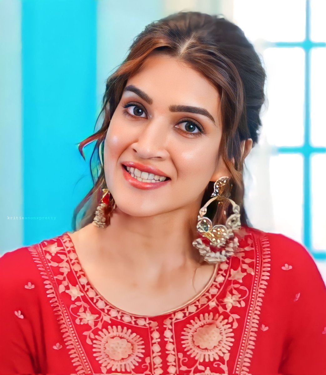 kritixpretty's tweet photo. 💗💗
#KritiSanon #beautiful #cute #love https://t.co/0M270OsAkF