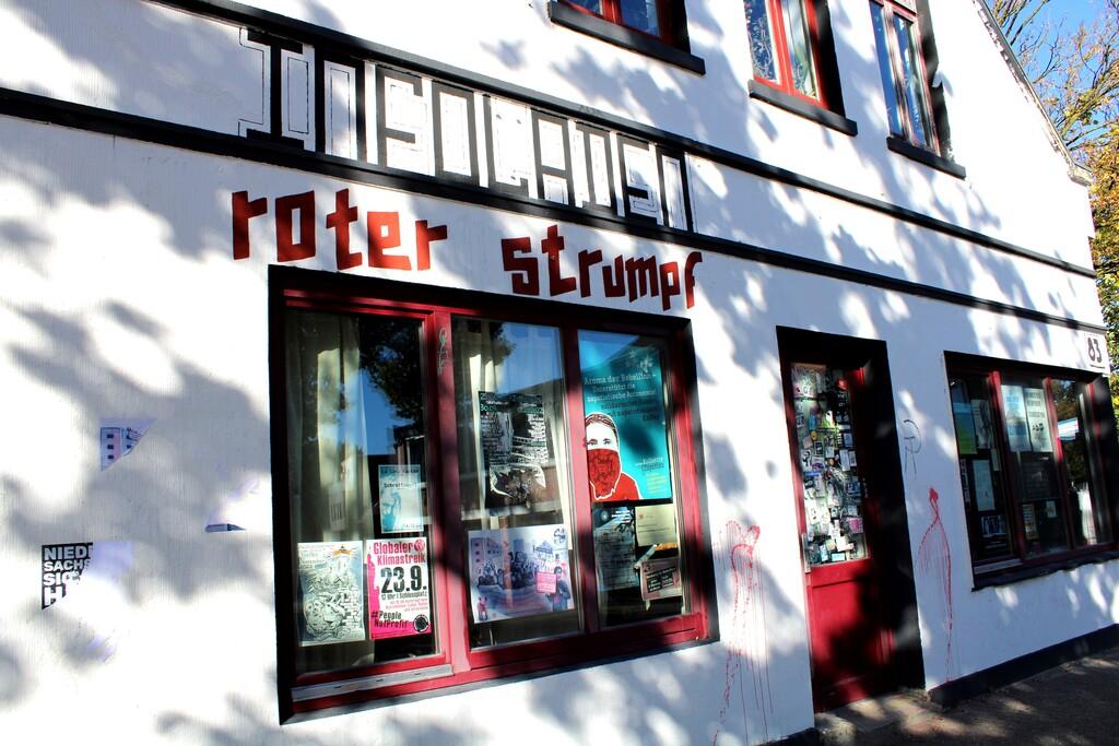 Rie_aktiv's tweet photo. 12.10.2022: Farbanschlag auf das #Alhambra in #Oldenburg

#ol2806 #ol1210 https://t.co/ltVTYQ0skf