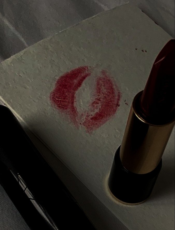 MaiLife23's tweet photo. Red lips and coffee sips. #photography #aesthetic #aestheticphotos #aestheticgrey #aestheticlipstick #red #redlipstick #lipstick https://t.co/elPi9GssIl