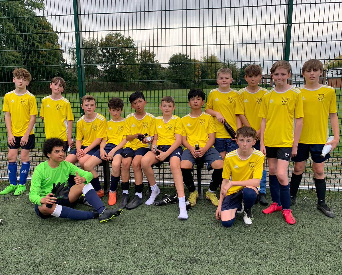 Wavell_PE's tweet photo. A dejected looking Year 8 team, who went down 4-1 at Alderwood this evening against a very good side. Fought well throughout &amp; hit the bar twice but it wasn't to be on this occasion. Looking forward to our @HantsSchoolsFA County Cup tie next Monday. https://t.co/9dINQDUYAq