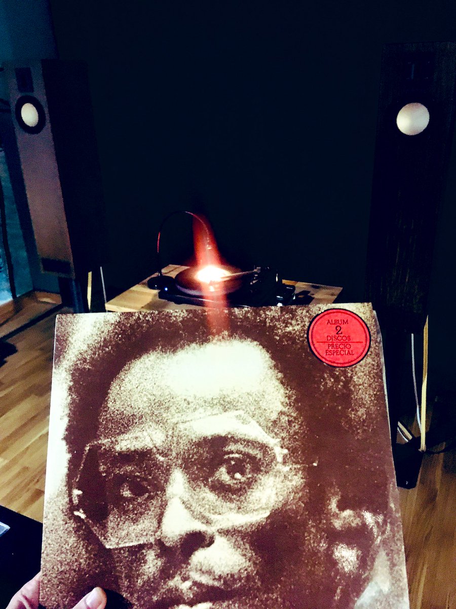 RafaelMateos7's tweet photo. A todo volumen @rinconramal1 #MilesDavis #GetUpWithIt https://t.co/j1j9anPmmS