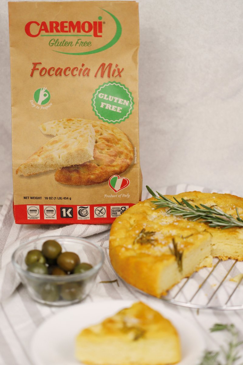 CaremoliGF's tweet photo. This Focaccia is the most delicious thing you will see today. 
Did you know that you can fill the Focaccia with cold cuts, cheeses, vegetables and even with hazelnut cream... I know, it's fantastic!🤩 https://t.co/9ADTe5ji4R