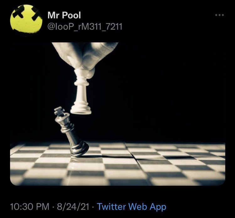 truthcrumbs's tweet image. Newly released SWIFT promo video  features a chess board (Masonic) and ends with a Check-Mate move 

@IooP_rM311_7211