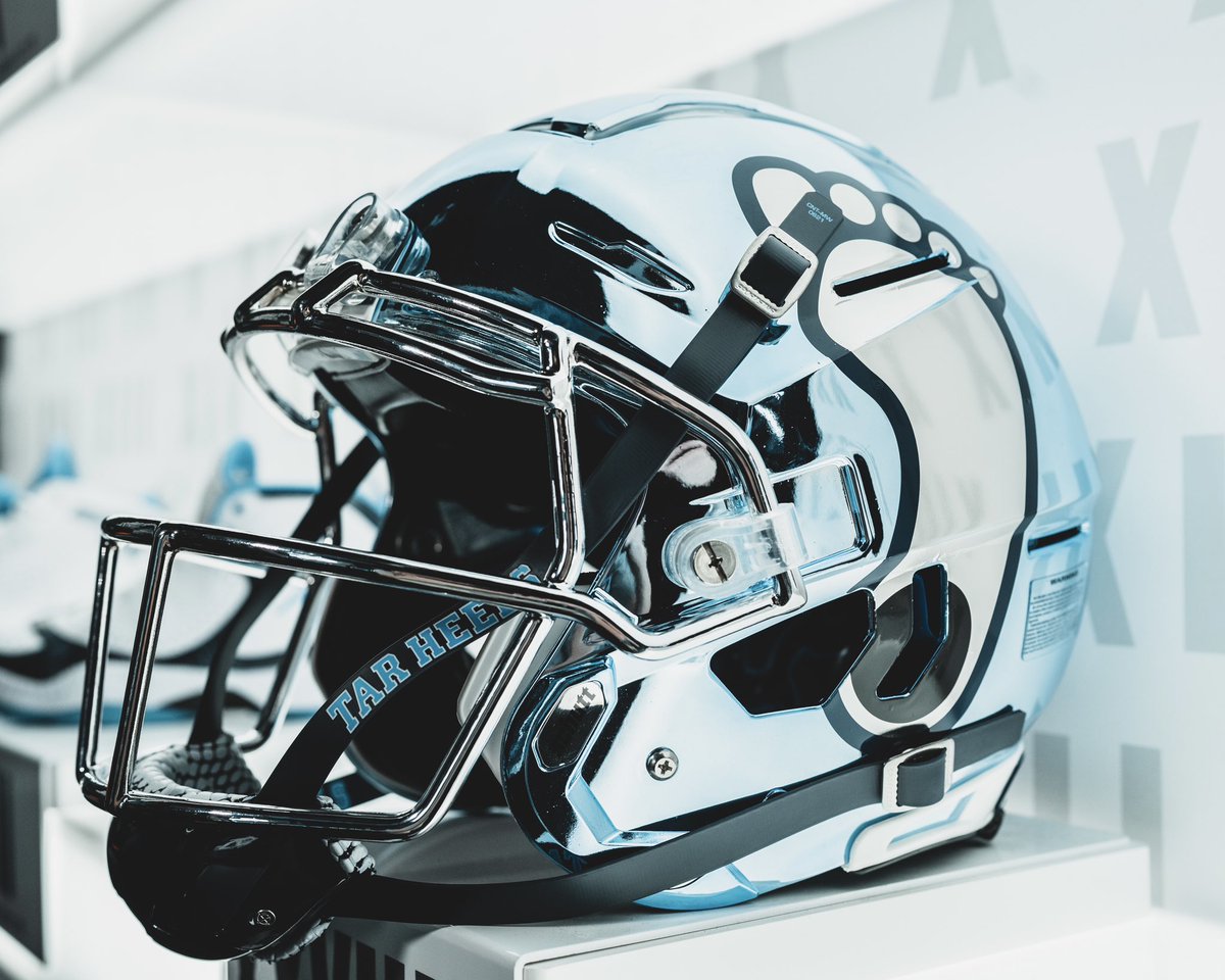 The chrome helmet @UNCFootball is rocking this week is CLEAN 🔥🔥