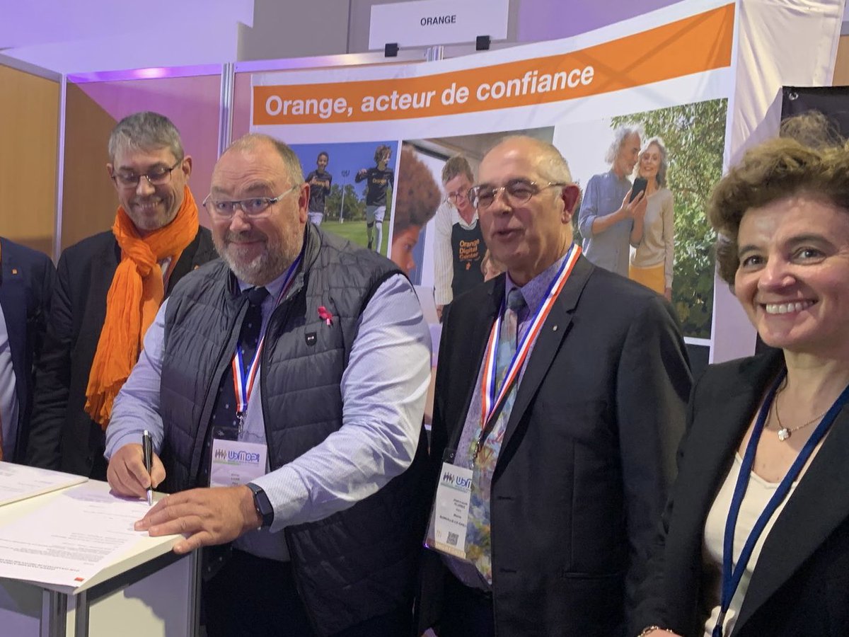 ToineBourrat's tweet photo. Quel plaisir d'avoir pu retrouver, dans un esprit convivial et studieux, les @Maires78 à l'occasion de l'#UDMOP.
L’équipe @8pourle78 autour de @gerard_larcher, toujours à l'écoute des #élus qui, chaque jour, font vivre les @Yvelines et une certaine idée de la décentralisation. https://t.co/4s05Jm3lv3