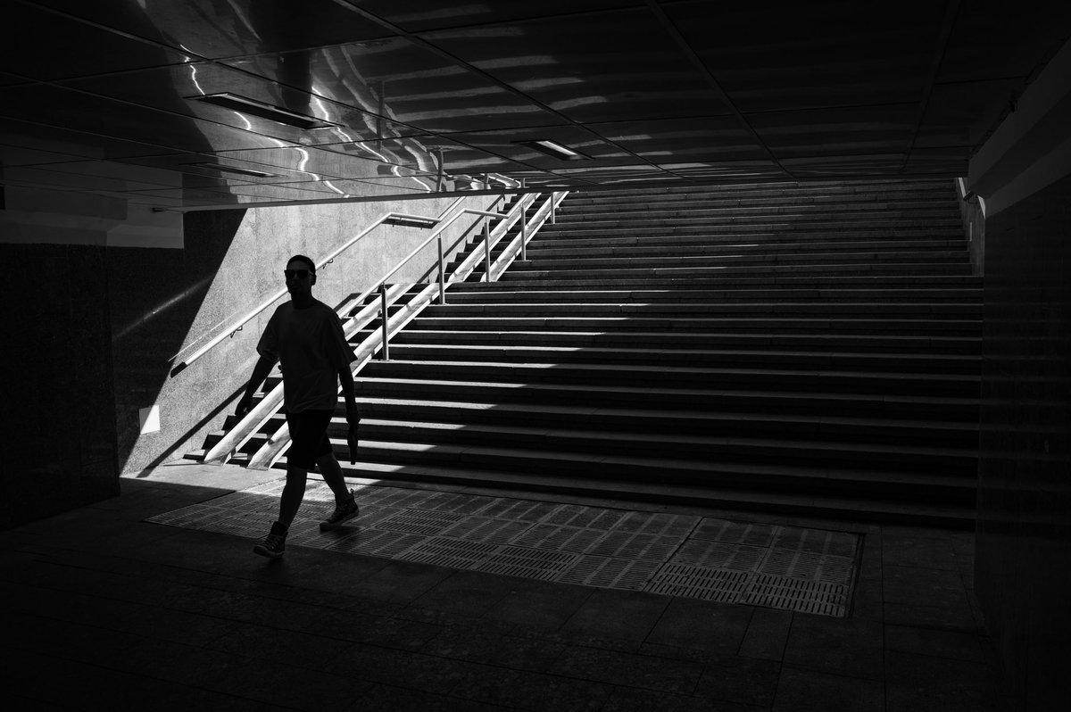 VanMitte's tweet photo. Steps. Black and white.

#streetphotography #StreetFighter #streetstyle #photography #photographers #TheBestDay #Graphics #Graphicsdesign #bnwphotography https://t.co/UYijnMd6ra