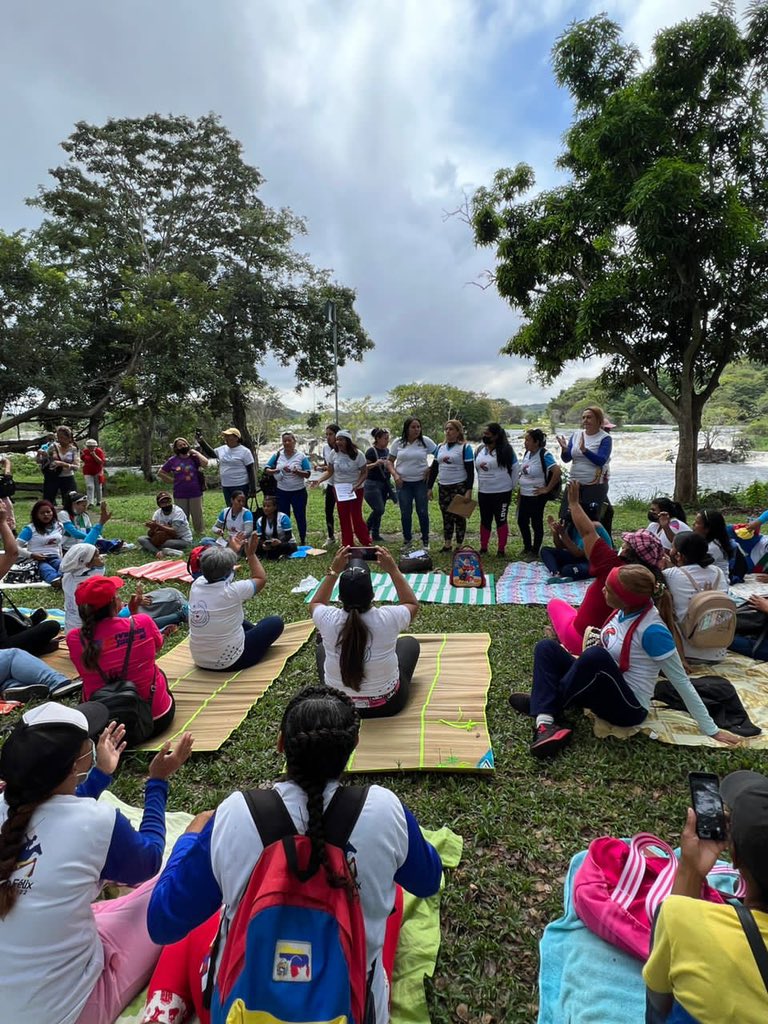 Marianela_PSUV's tweet photo. 2/2 Cerramos con las 3 parroquias de Puerto Ordaz; Cachamay, Unare y Universidad. Con esta actividad completamos las 11 parroquias de Caroní, donde llegamos con el equipo promotor municipal del Congreso de la Nueva Época. @NicolasMaduro @OviedoPSUV #GritoDeResistenciaIndígena https://t.co/PF9IL8Zpsi