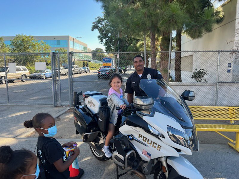 CTSU connecting with the youth! Motorcycle’s and toy’s puts a smile on the children’s faces. @LAPDHQ @LAPDCaptainHom