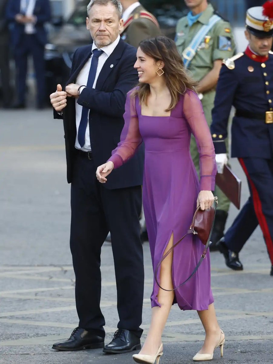 sergiofergon's tweet photo. No se cansa esta chica de hacer el subnormal, por segundo año consecutivo vestida de lila, en fin luego a ella la abuchean y al rey emérito cuando llego de Abu Dabi lleno hoteles https://t.co/LJS86cVKr0