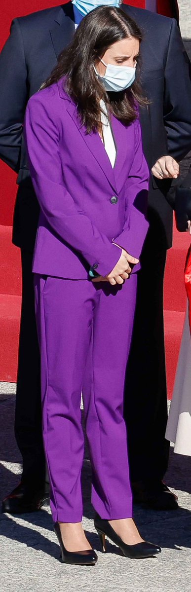 sergiofergon's tweet photo. No se cansa esta chica de hacer el subnormal, por segundo año consecutivo vestida de lila, en fin luego a ella la abuchean y al rey emérito cuando llego de Abu Dabi lleno hoteles https://t.co/LJS86cVKr0