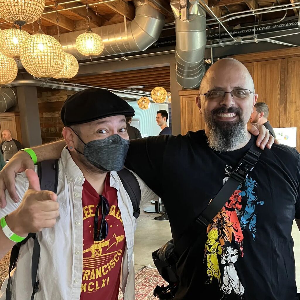 tkdsl8655's tweet photo. @somegadgetguy and I had a great time at the @microsoft @surface hands on experience #thankyou #surfacepro9 #surfacestudio2 #surfacepro95g #surface5 https://t.co/cpLZ3dWOb1
