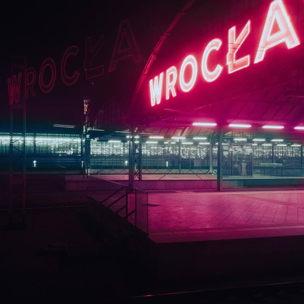PrzystanekD's tweet photo. 📷 Marc Linnemann 

#przystanekd #visitD #kolejąpodolnymśląsku #visitwro #wrocławgłówny #wroclove #wrocław #wroclaw #kolej #dworzec #dworzeckolejowy https://t.co/KmjbkNM18F https://t.co/wQ7i7wTDHI