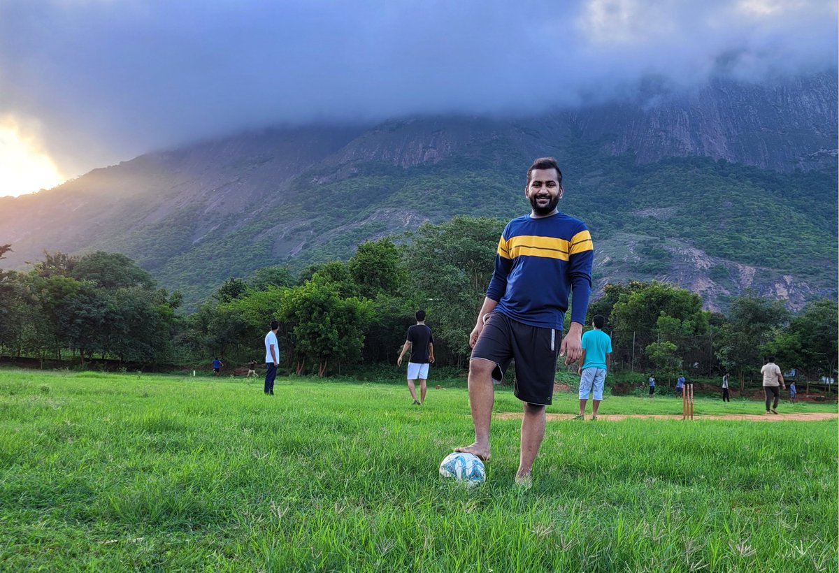 swaragsharma's tweet photo. Actions speak louder than coaches... ✨️
#amritavishwavidhyapeetham 🎓
#onfield  ⚽️
#behappyandsmile 😊
@swaragsharma https://t.co/IH9xCO7ZLv
