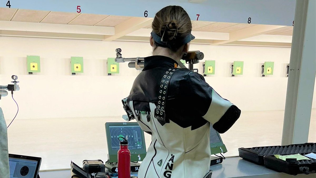 rfedeto's tweet photo. 🧿 Las carabineras Júnior de Aire Comprimido 10 metros y Tres Posiciones 50 m. Zahra González (@zhgonzalez0) y @angelsfiol están entrenando duramente 💪🏼 en el Club de Tiro #Barcelona antes de partir mañana hacia El Cairo 🇪🇬 para disputar el Mundial. https://t.co/oXC48Hr1uo