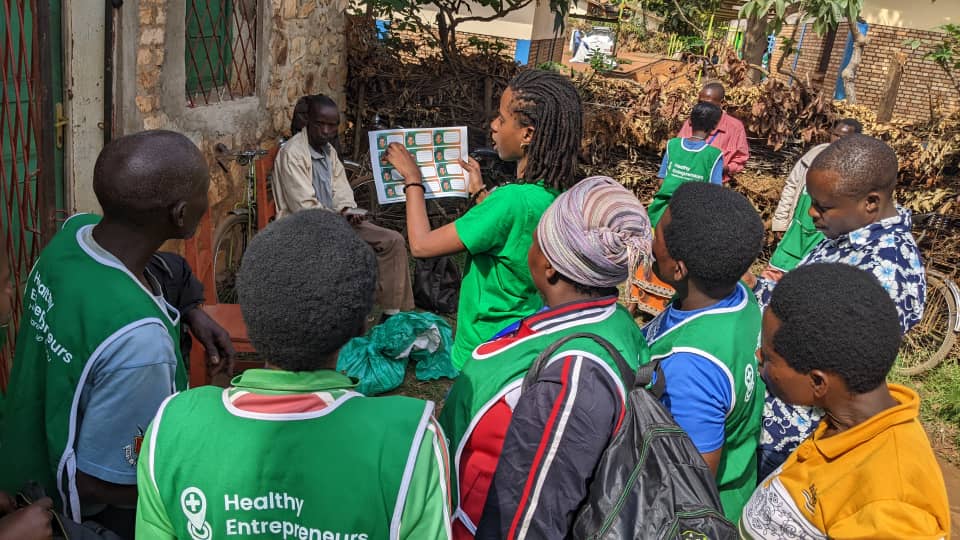BurundiHealthy's tweet photo. Today we reached out to our remote communities with a variety of products. We are proud of Bugendana people who testify their lives changing because of access to hygiene and nutritional products.
#basichealthcare https://t.co/aTpkCEC0Dk