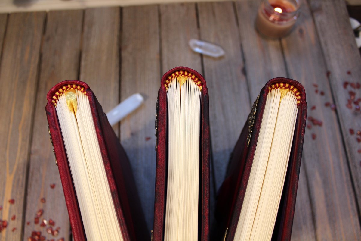 blackoakbindery's tweet photo. Firey endbands! 
#crafts #artisan #books https://t.co/y5HePeHYtk