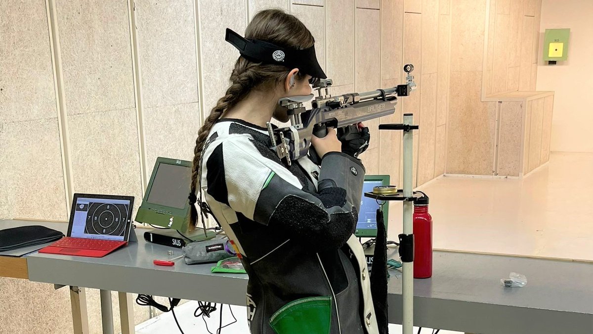 🧿 Las carabineras Júnior de Aire Comprimido 10 metros y Tres Posiciones 50 m. Zahra González (<a href="/zhgonzalez0/">Zahra González</a>) y <a href="/angelsfiol/">Àngels🧚🏻‍♀️</a> están entrenando duramente 💪🏼 en el Club de Tiro #Barcelona antes de partir mañana hacia El Cairo 🇪🇬 para disputar el Mundial.