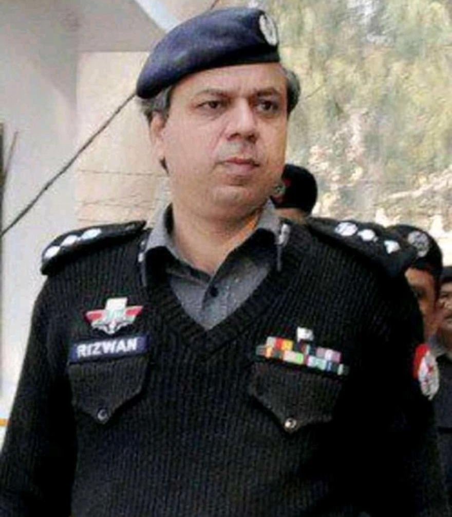 Amwaqarkhan's tweet photo. May Allah reward him for his bravery and honesty 😭😭 

 #عمران_کی_گندی_گندی_ویڈیوز 
#DGISPR 
#MahiraKhan https://t.co/umGDu7cPRH