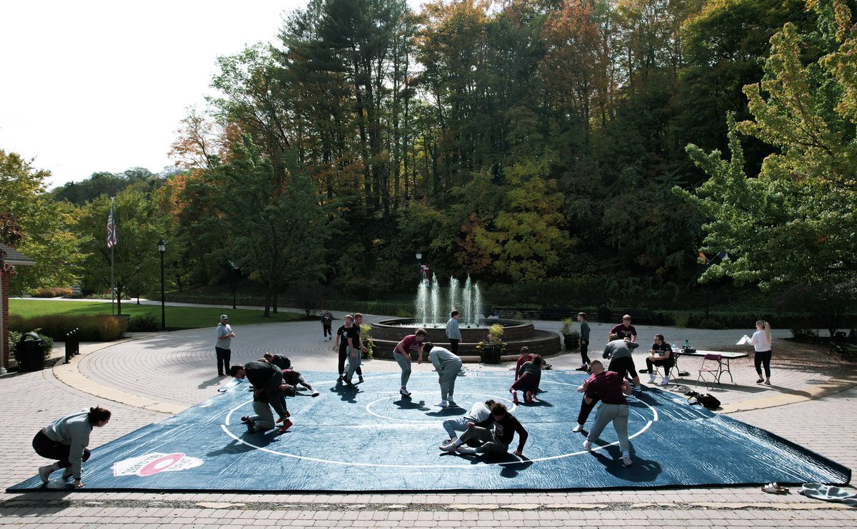 NCAAWrestling's tweet photo. Let's take it outside!

#NCAAWrestling x 📸 @LockHavenWrstl 
https://t.co/YYaDcXfqlI