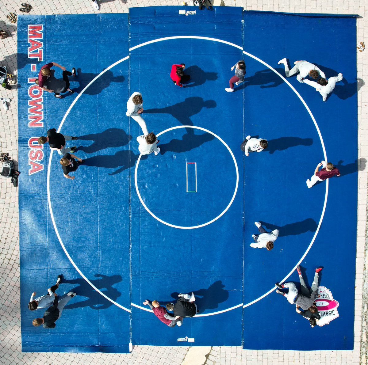 NCAAWrestling's tweet photo. Let's take it outside!

#NCAAWrestling x 📸 @LockHavenWrstl 
https://t.co/YYaDcXfqlI
