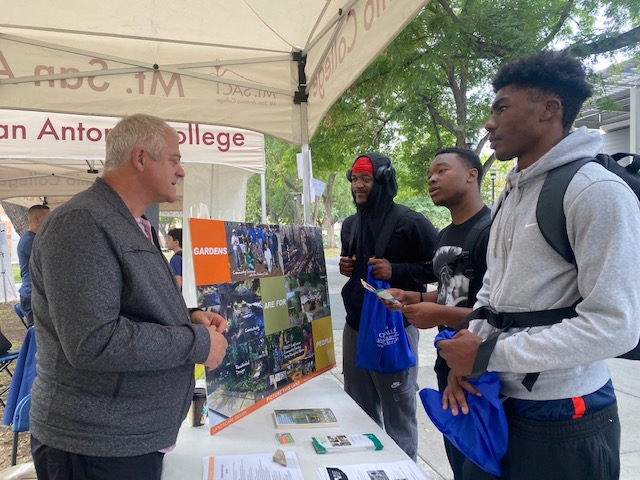 CLCAInside's tweet photo. Thrilled to see Guillaume Lemoine with our LA/San Gabriel Valley chapter sharing about careers in landscape contracting with students from Mt. San Antonio College in Walnut, CA today! https://t.co/W0PrNPzrg4