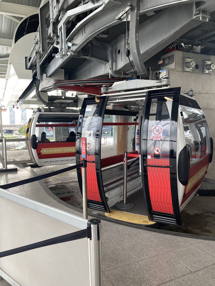 Pinkvelvet33's tweet photo. Unexpected adventure today #emiratescablecar #cablecar #london all to get to lunch๐ loved it but was also terrified #windy #scaredofheights #vertigo https://t.co/OSIJhvgHFg