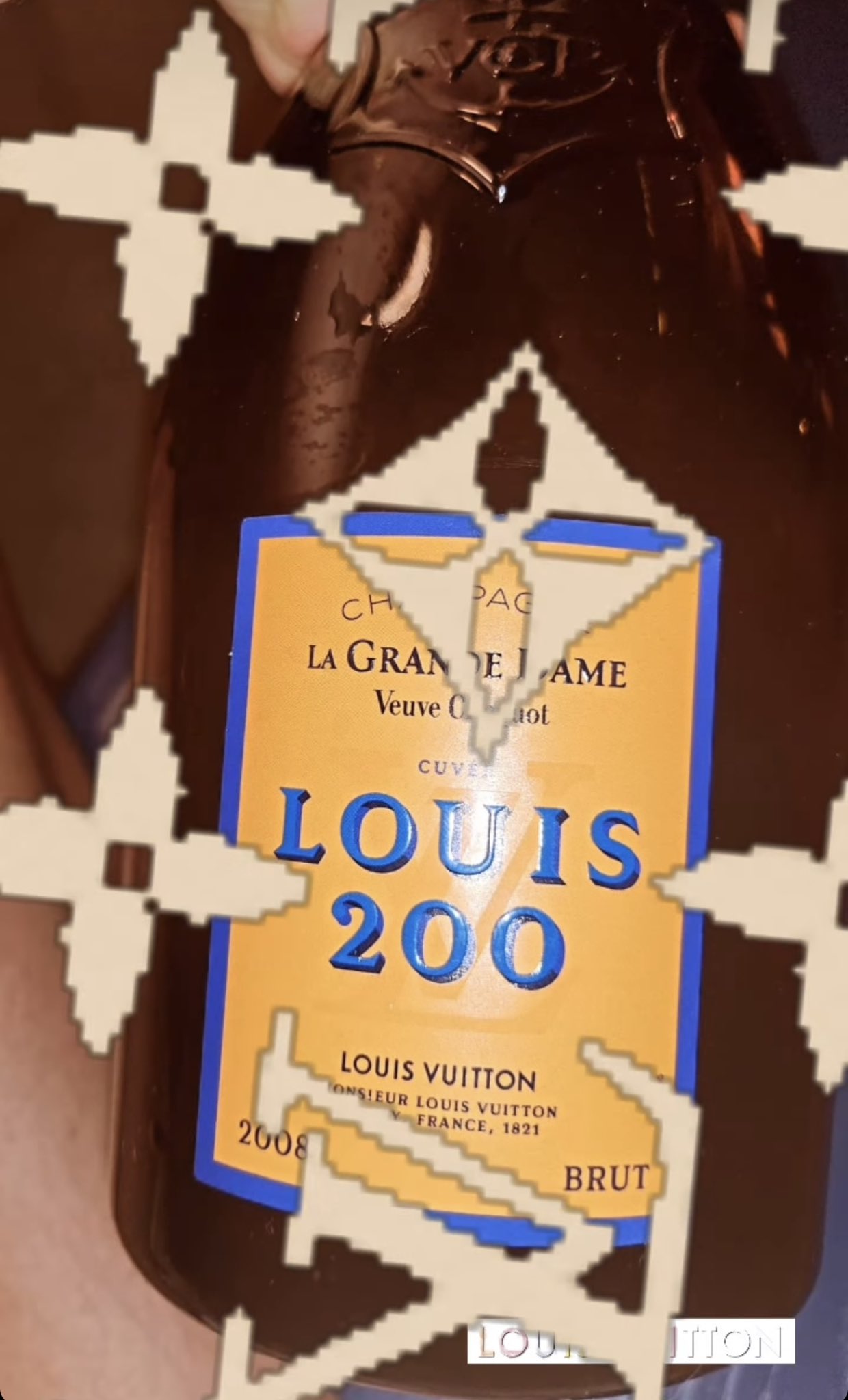 🃏 on X: Hobis drinking “Louis 200” champagne to celebrate Louis Vuitton's  new Exhibition:“200 TRUNKS, 200 VISIONARIES” Showcasing the imaginative  trunks created by 200 visionaries, wich Hoseok designed one himself as a