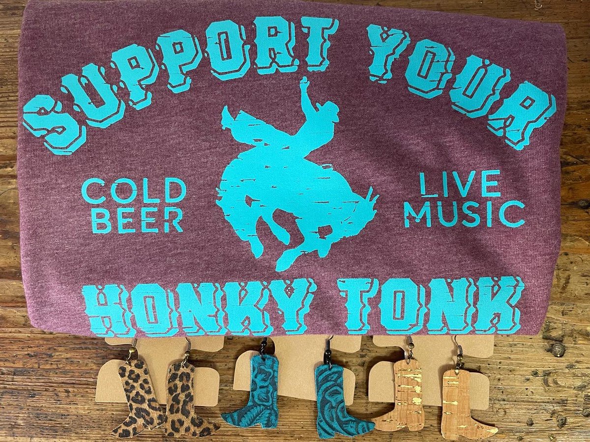 garagedoorappar's tweet photo. 🔥RESTOCK ALERT🔥
@thefinalpieceofthepuzzle locally made earrings! 
👢 Cowboy boots perfect for out Honky Tonk tee
❤️💛 KC Collection
🪵 Wood bars https://t.co/Hdt88QCim3