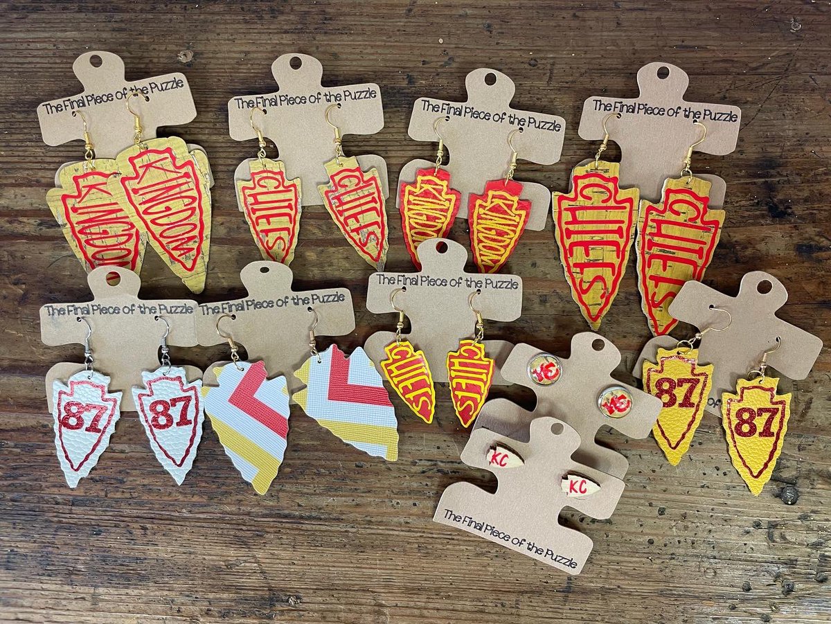 garagedoorappar's tweet photo. 🔥RESTOCK ALERT🔥
@thefinalpieceofthepuzzle locally made earrings! 
👢 Cowboy boots perfect for out Honky Tonk tee
❤️💛 KC Collection
🪵 Wood bars https://t.co/Hdt88QCim3