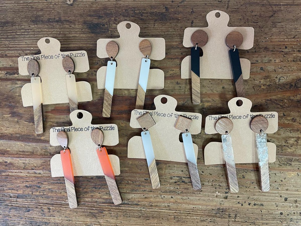 garagedoorappar's tweet photo. 🔥RESTOCK ALERT🔥
@thefinalpieceofthepuzzle locally made earrings! 
👢 Cowboy boots perfect for out Honky Tonk tee
❤️💛 KC Collection
🪵 Wood bars https://t.co/Hdt88QCim3