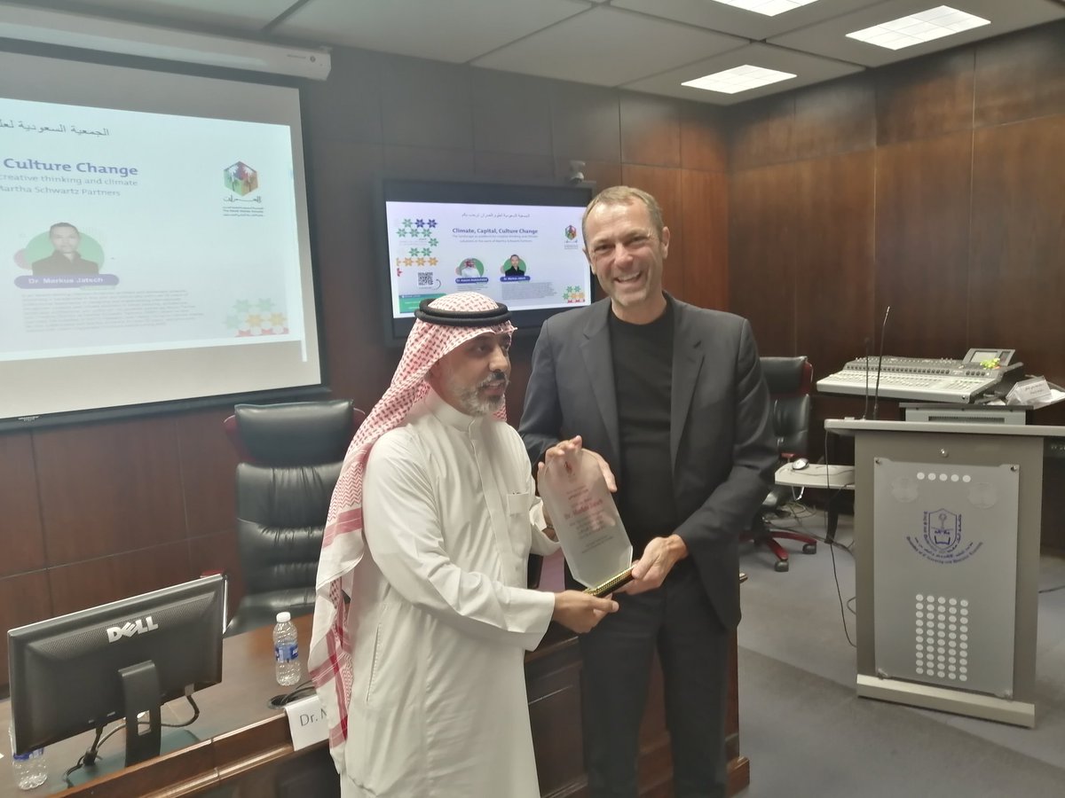 د. ماركوس جاتش هو مهندس معماري ألماني أمريكي حائز على عديد من الجوائز ومتخصص في تصميم المناظر الطبيعية، ويجمع بين خلفية في الفنون الجميلة والفلسفة مع أكثر من 25 عامًا من الخبرة المهنية في تصميم وتنفيذ المشاريع المعترف بها دوليًا والحلول المناخية والتخطيط الحضري والهندسة المعمارية