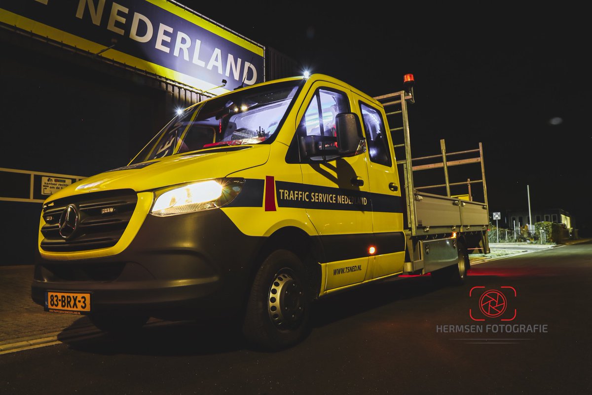 papboerke's tweet photo. Na het behalen van mijn #crijbewijs #cerijbewijs meteen een nieuwe #mercedes #werkbus gekregen 💪💪💪 #teamtsned #teamtsn https://t.co/pm0KJGTEuM