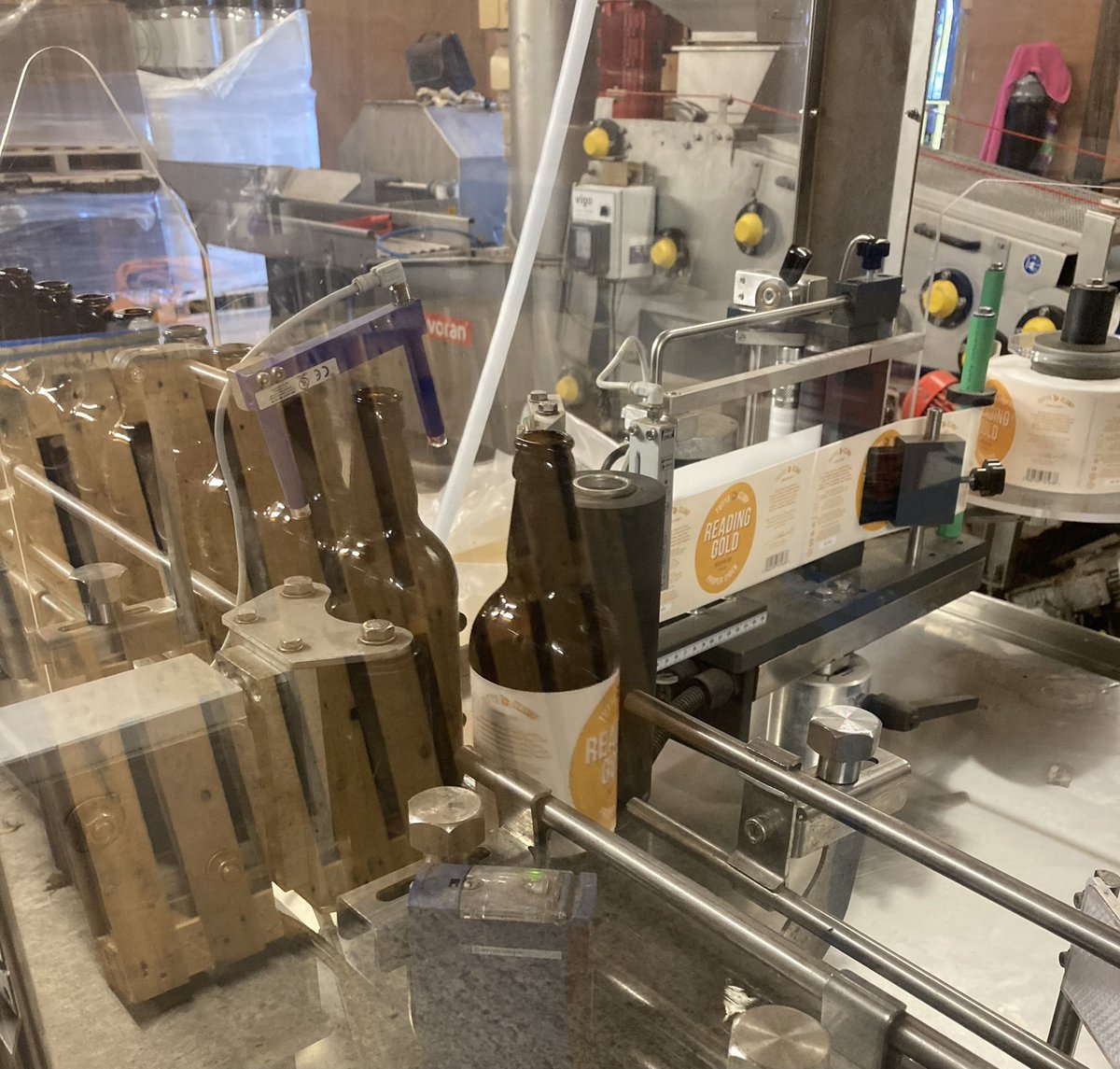 tuttsclumpcider's tweet image. Another small #tuttsclumpcider bottling run this morning #ReadingGold 😊 #essentialsupplies #supplychain #propercider