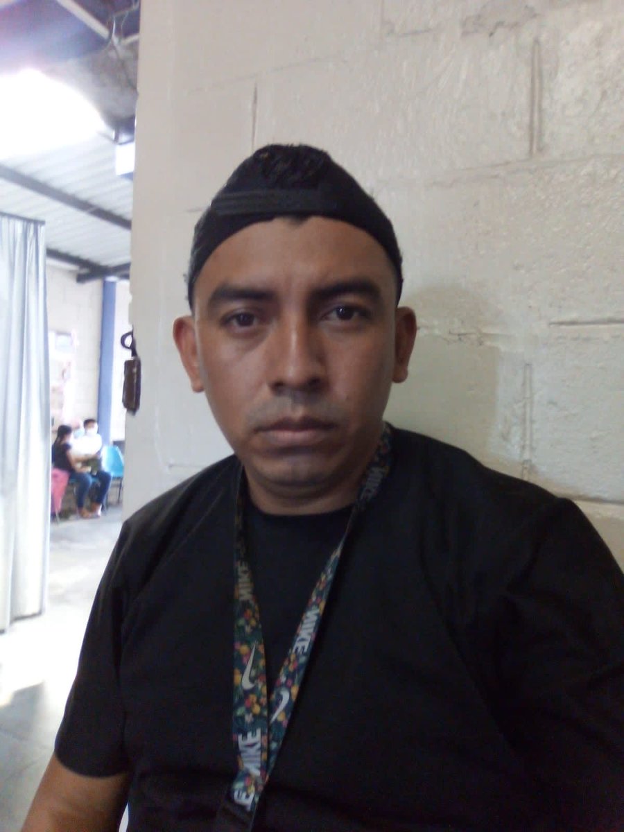AguilarShynthya's tweet photo. Quiero suplicarles que me ayuden a orar por mi esposo salio a trabajar y me acaba de llamar que esta en el seguro se le ha subido el azúcar a 500 que Dios me lo proteja espero me lo atiendan rápido https://t.co/241NPibHaF