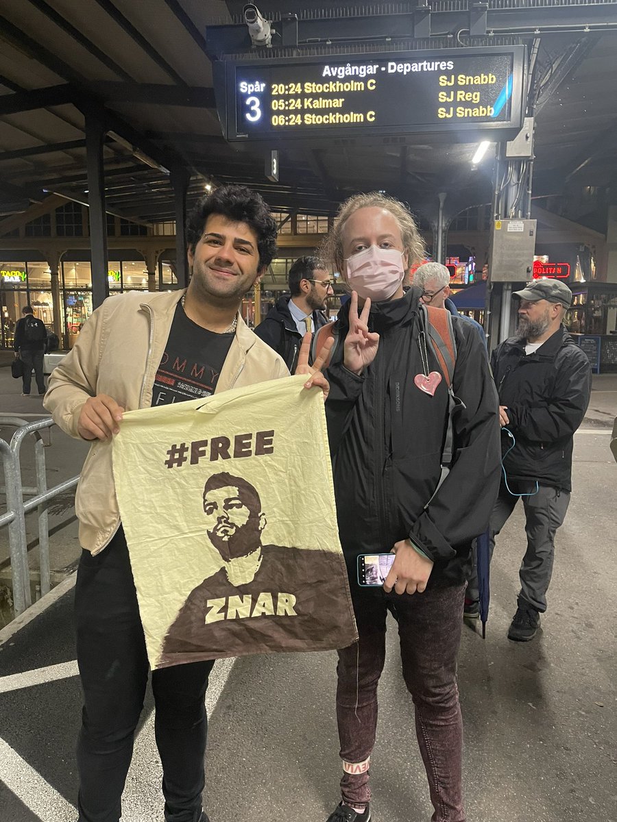 ZnarBozkurt's tweet photo. Tack till alla mina vänner som har kämpat för min frihet. Nu jag är fri med mina nära och kära✌️✌️✌️♥️ https://t.co/eIjNGsf5Cy