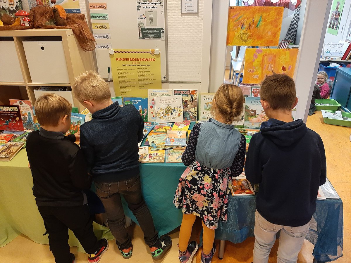 cbsdevaart's tweet image. Vandaag hadden we boekenruilmarkt. Afgelopen week mochten de kinderen allemaal een boek meenemen van huis, waar ze iemand anders blij mee wilden maken. De kinderen mochten vandaag allemaal een ander leuk boek uitzoeken. We wensen iedereen veel leesplezier! 😃