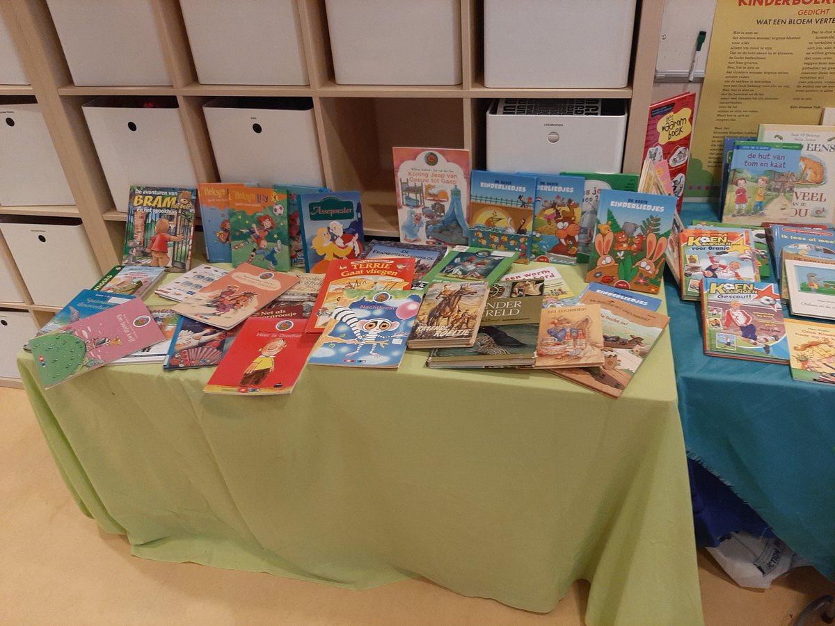 cbsdevaart's tweet image. Vandaag hadden we boekenruilmarkt. Afgelopen week mochten de kinderen allemaal een boek meenemen van huis, waar ze iemand anders blij mee wilden maken. De kinderen mochten vandaag allemaal een ander leuk boek uitzoeken. We wensen iedereen veel leesplezier! 😃