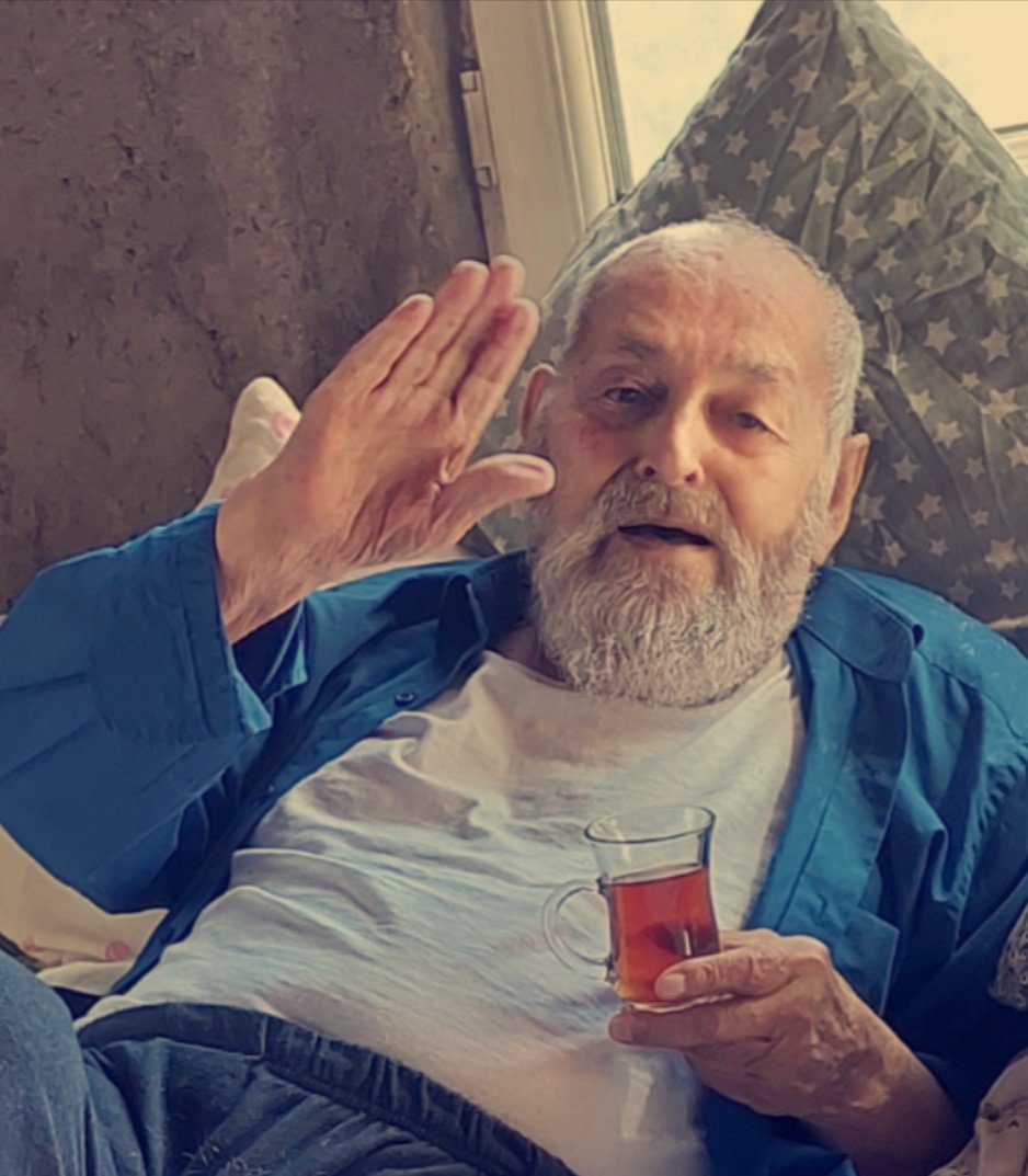 Haftalar geçti ama o seni ilk kaybetiğim gibi acısı 
Yanımızda olmayışın birdaha seni görememek çok zoruma gidiyor elim kolum öyle bağlı ki
Bu da geçermi herşey gibi bilmiyorum.